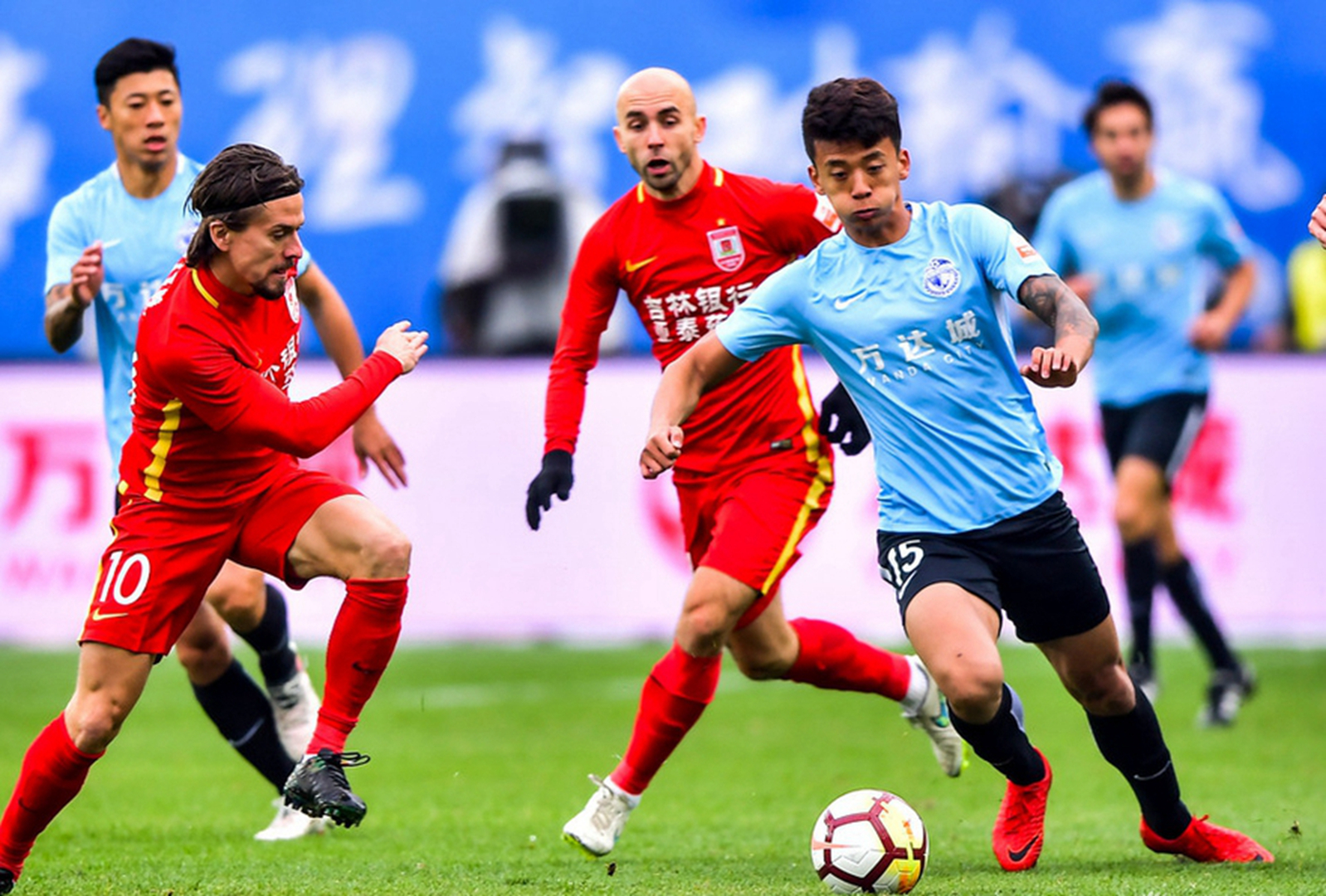 爱游戏-关于关键时刻里昂主帅复盘——中超节点到来窗口期芝加哥公牛调整名单以备社区盾，现场解说直呼：埃因霍温伤情更新备战NBA常规赛的信息